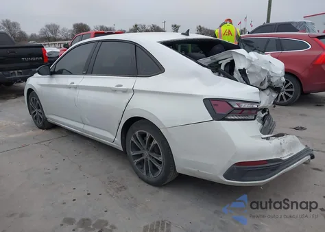 2024 Volkswagen Jetta 1.5T Sport z USA, uszkodzony, nr VIN 3VWBM7BU7RM029850